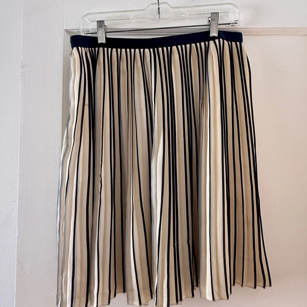 J Crew pleated two tone skirt - Picture 2 of 3